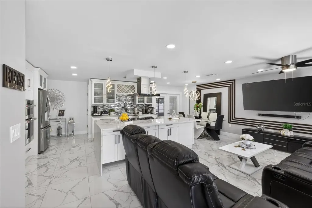 6816 E Creek Drive Tampa FL 33615
