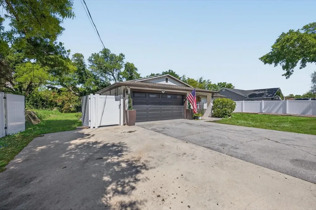 6816 E Creek Drive Tampa FL 33615