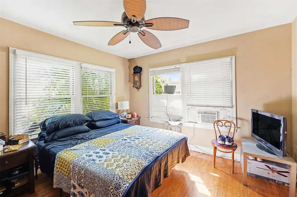1228 15th Street N St Petersburg FL 33705
