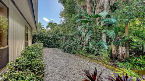 5345 Siesta Court Sarasota FL 34242