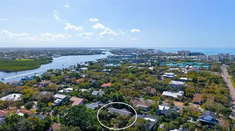 5345 Siesta Court Sarasota FL 34242