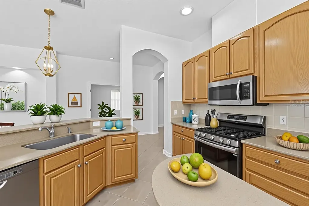 1013 Emerald Dunes Drive Sun City Center FL 33573