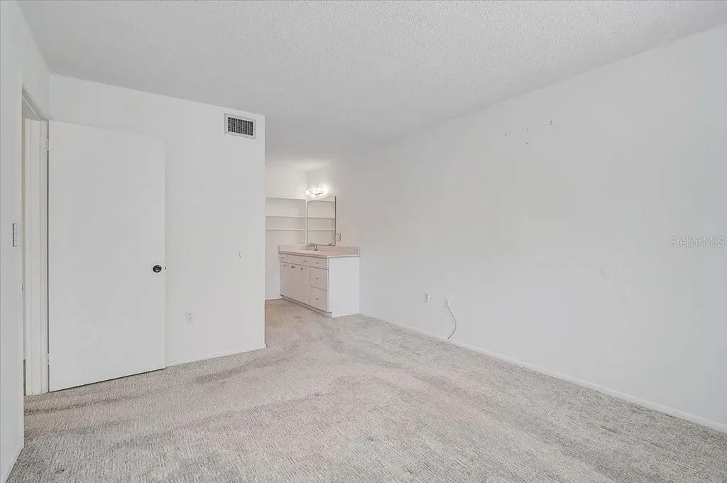 2875 Swifton Drive Sarasota FL 34231