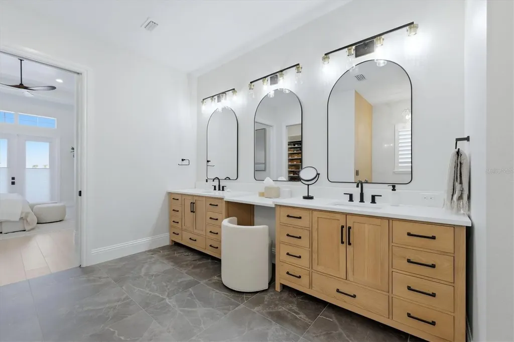 8340 Sea Glass Court Sarasota FL 34240