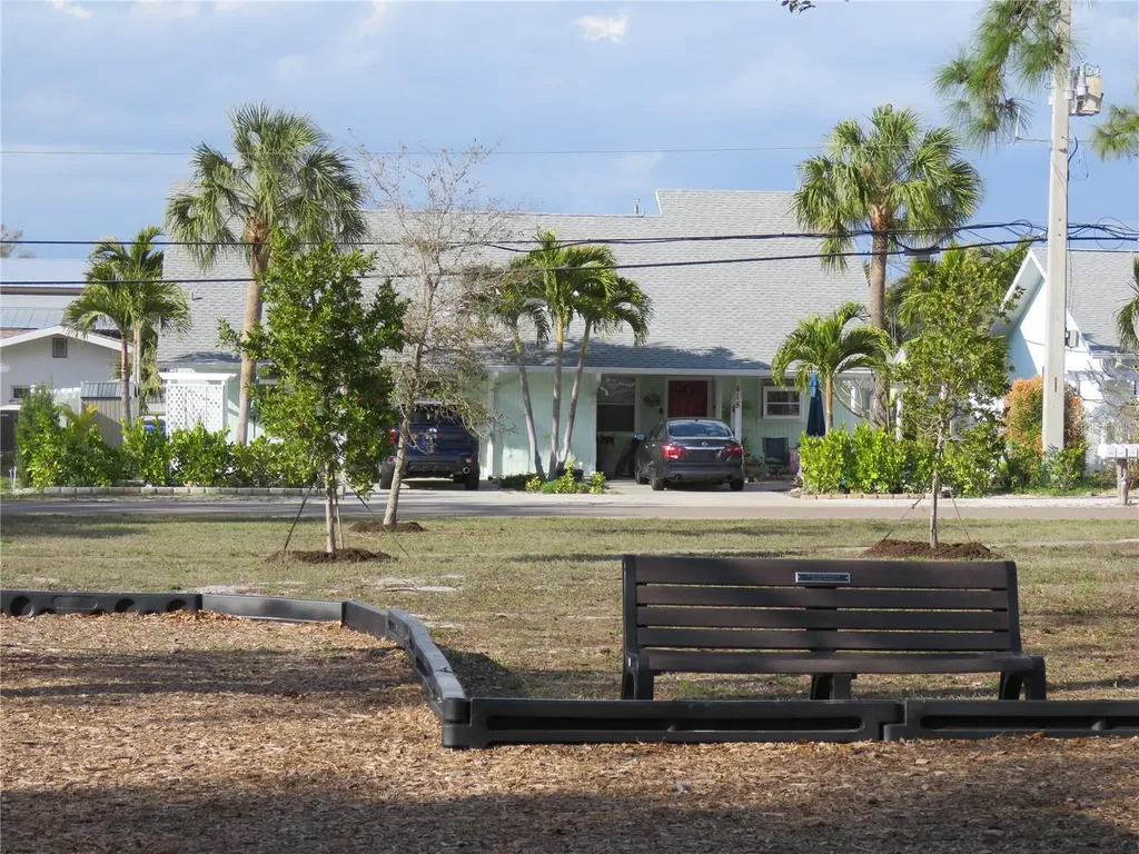 418 Narvaezi Street Venice FL 34285