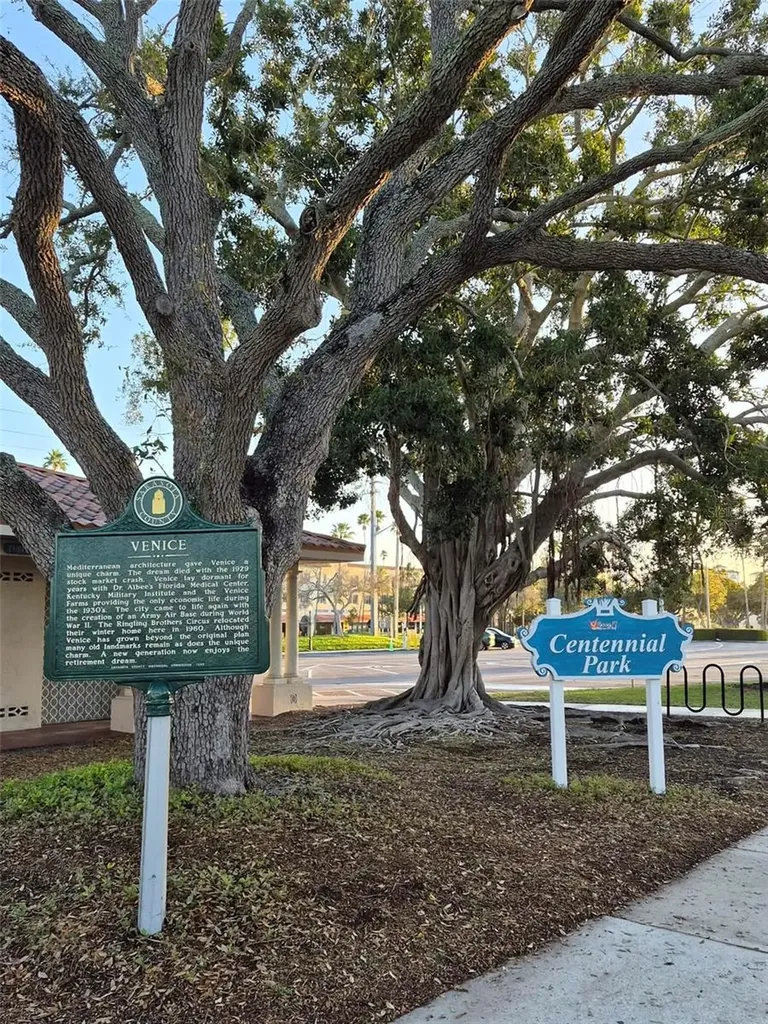 418 Narvaezi Street Venice FL 34285