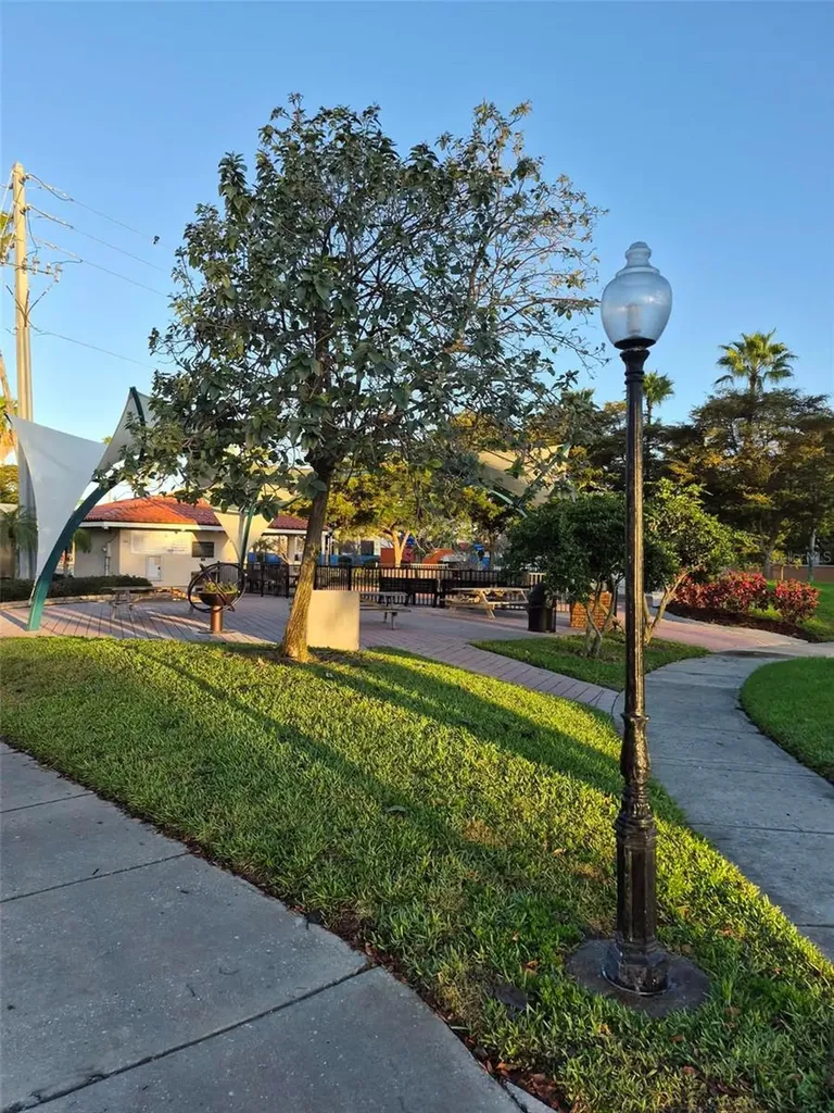 418 Narvaezi Street Venice FL 34285