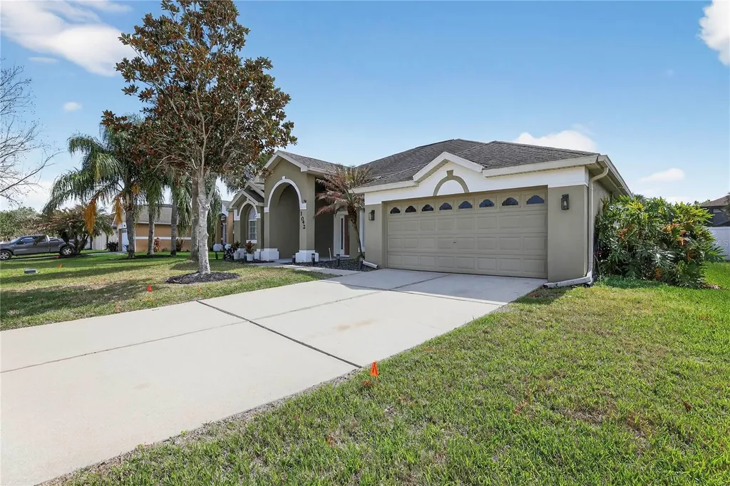 1042 Chamberlin Trail St Cloud FL 34772