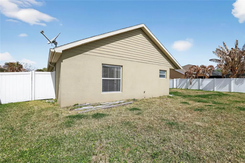 1042 Chamberlin Trail St Cloud FL 34772