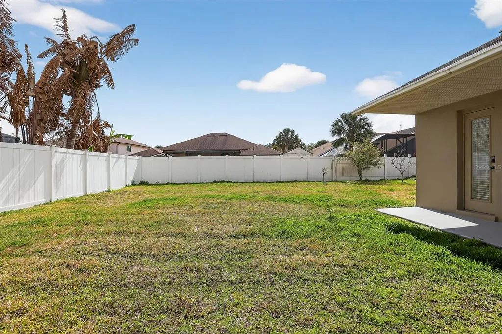 1042 Chamberlin Trail St Cloud FL 34772