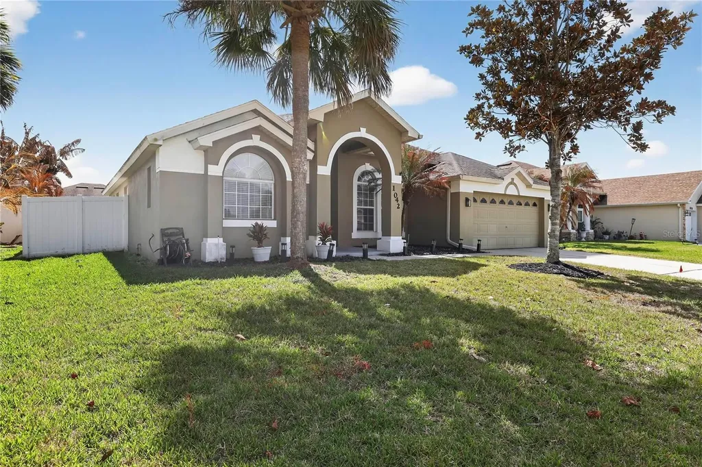 1042 Chamberlin Trail St Cloud FL 34772