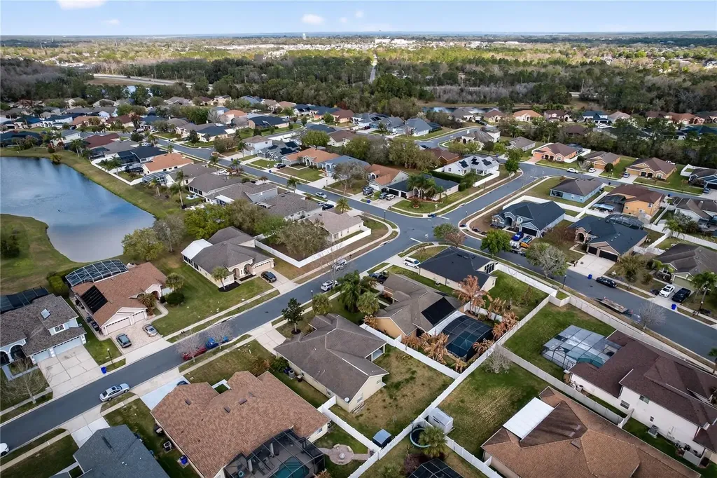 1042 Chamberlin Trail St Cloud FL 34772