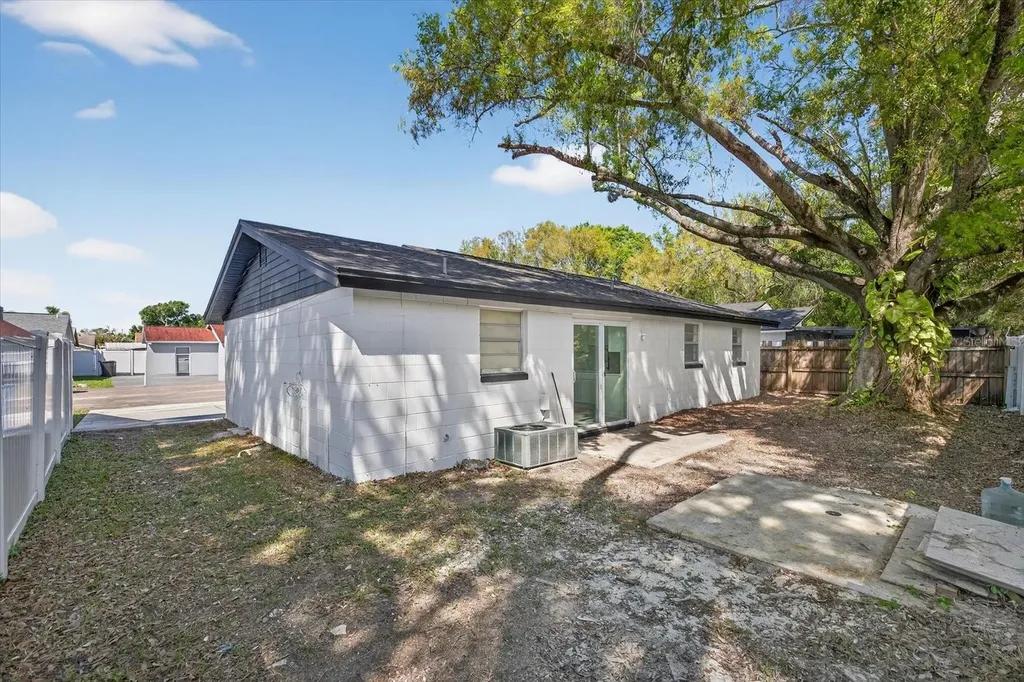 8915 Saboda Court Tampa FL 33634