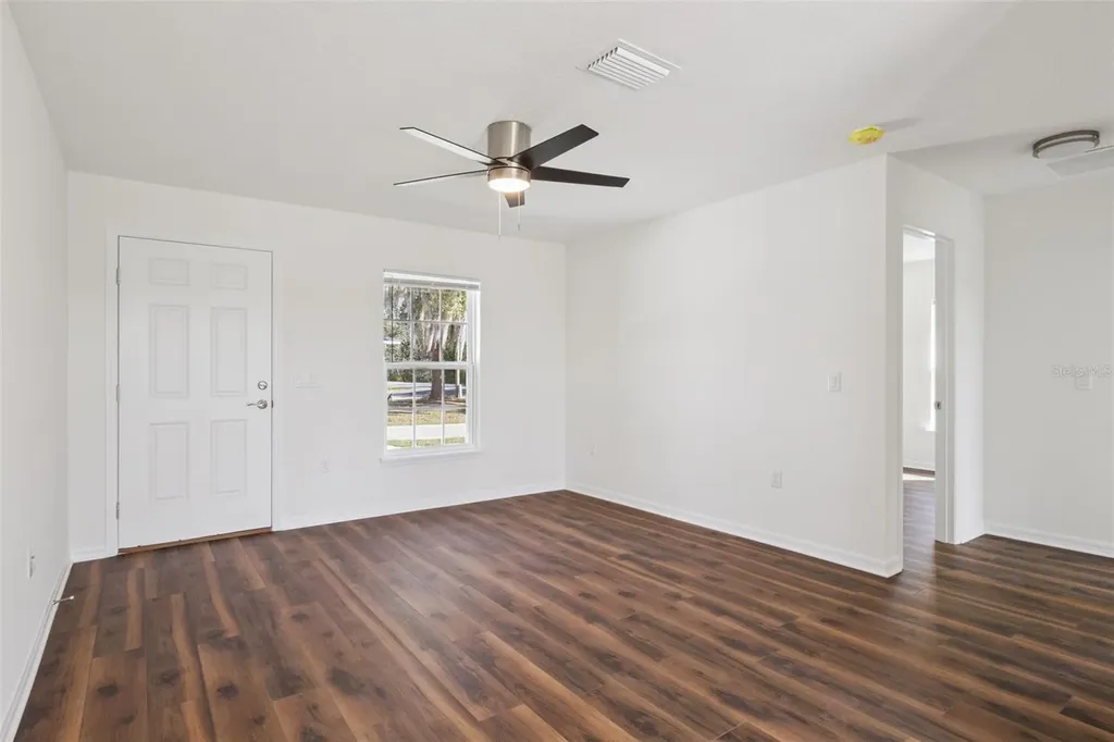 1073 N Rockingham Avenue Tavares FL 32778