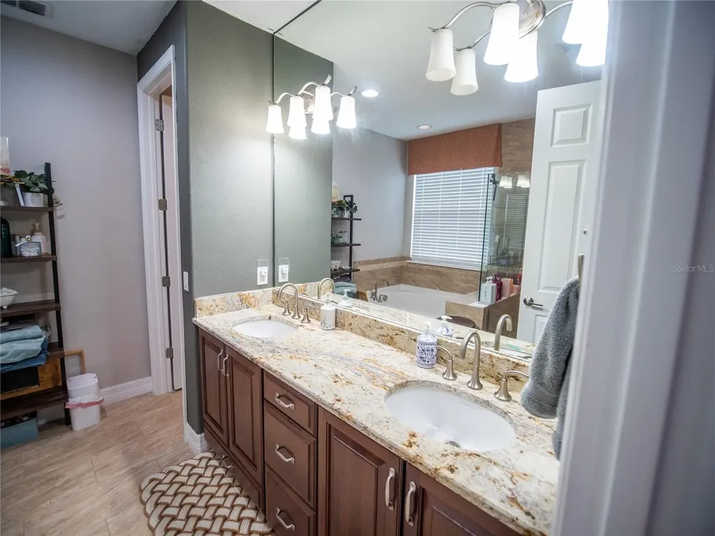 8986 Fullerwood Avenue Orlando FL 32832