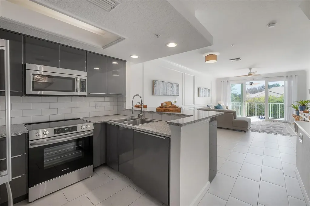 120 Brent Circle Oldsmar FL 34677