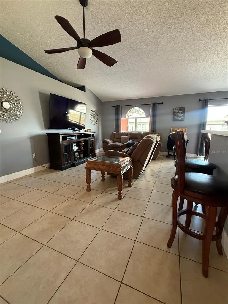 407 Blackbird Way Kissimmee FL 34759