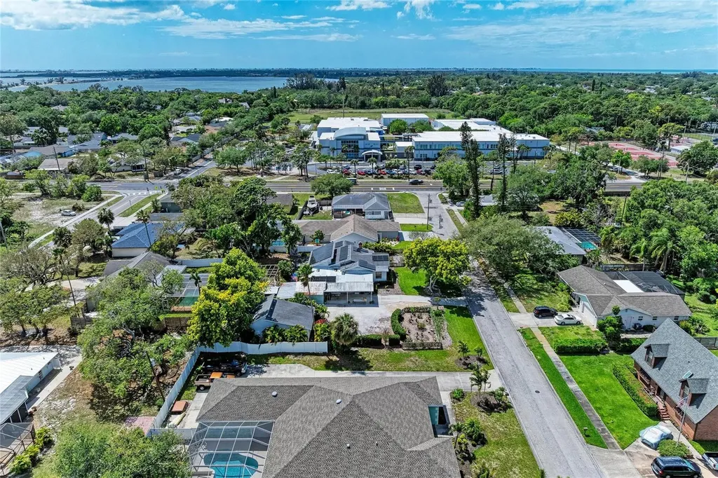 515 75th Street NW Bradenton FL 34209