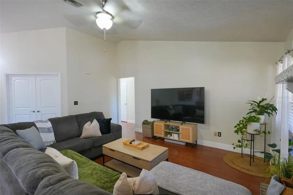 4136 Spring Way Circle Valrico FL 33596