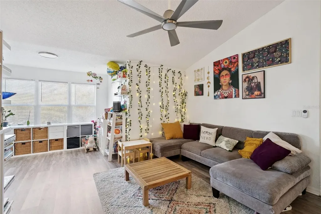 4642 Commander Drive Orlando FL 32822