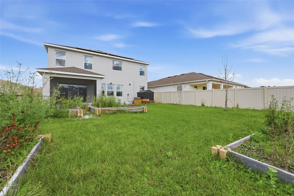 1516 Tropical Oasis Avenue Plant City FL 33565