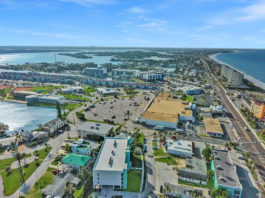 15305 1st Street E Madeira Beach FL 33708
