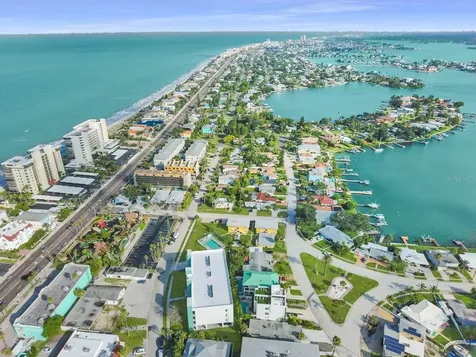 15305 1st Street E Madeira Beach FL 33708