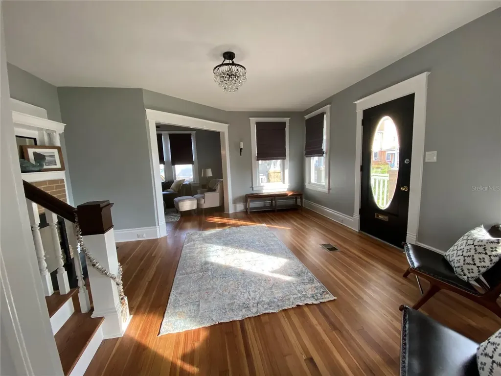 133 N Pinellas Avenue Tarpon Springs FL 34689