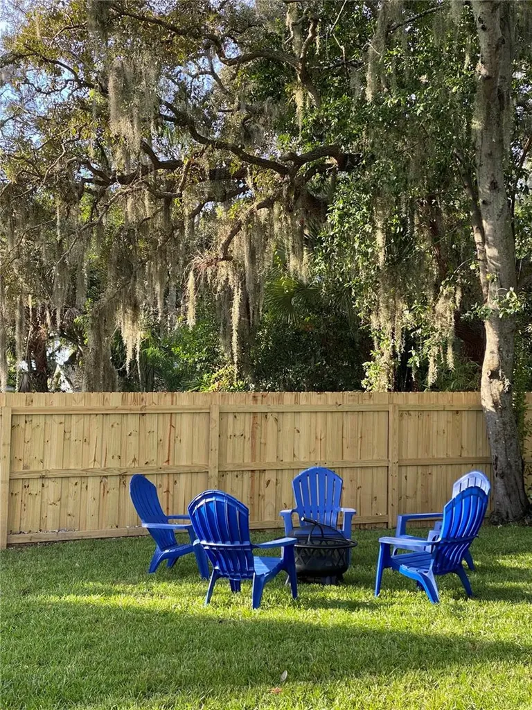 133 N Pinellas Avenue Tarpon Springs FL 34689