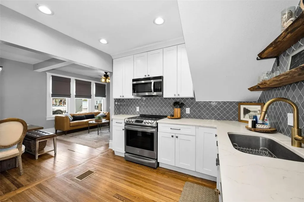 133 N Pinellas Avenue Tarpon Springs FL 34689