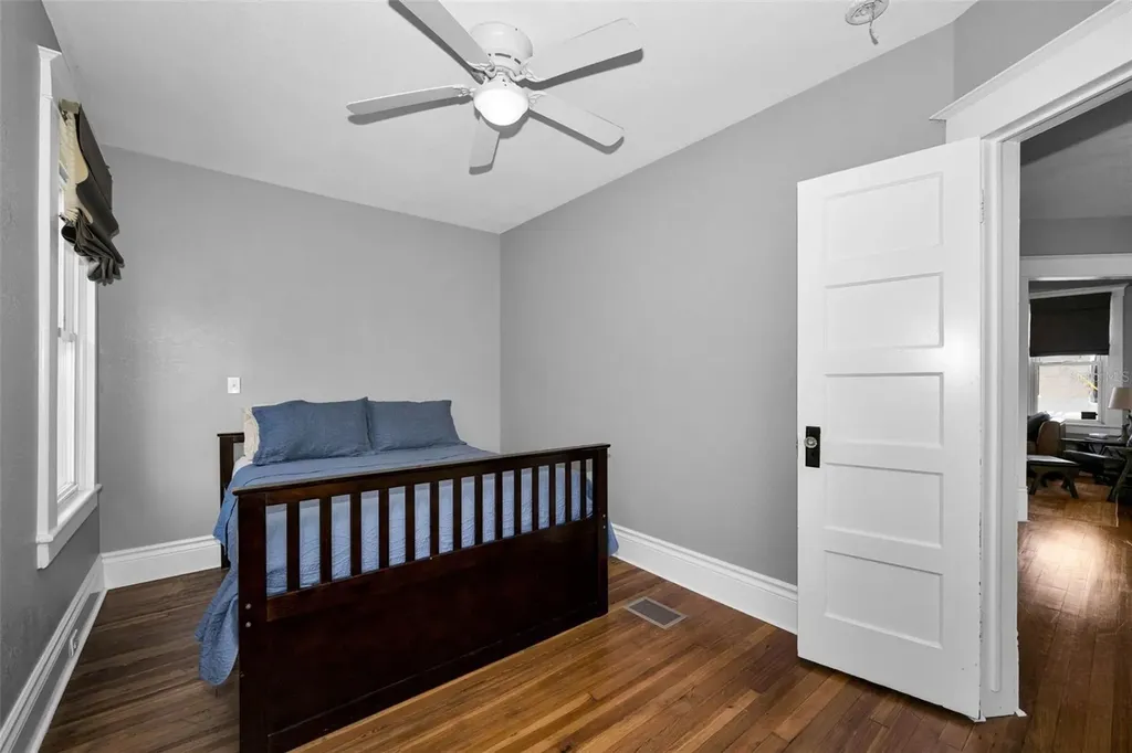133 N Pinellas Avenue Tarpon Springs FL 34689