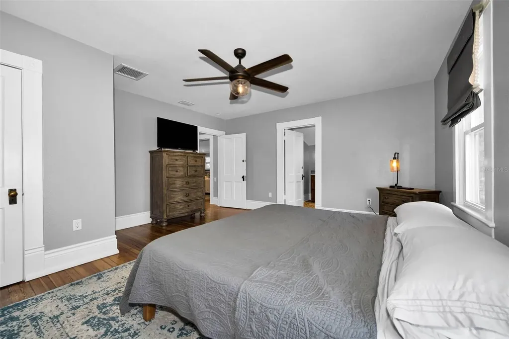 133 N Pinellas Avenue Tarpon Springs FL 34689