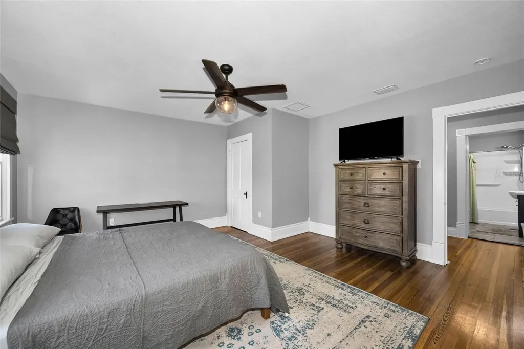 133 N Pinellas Avenue Tarpon Springs FL 34689