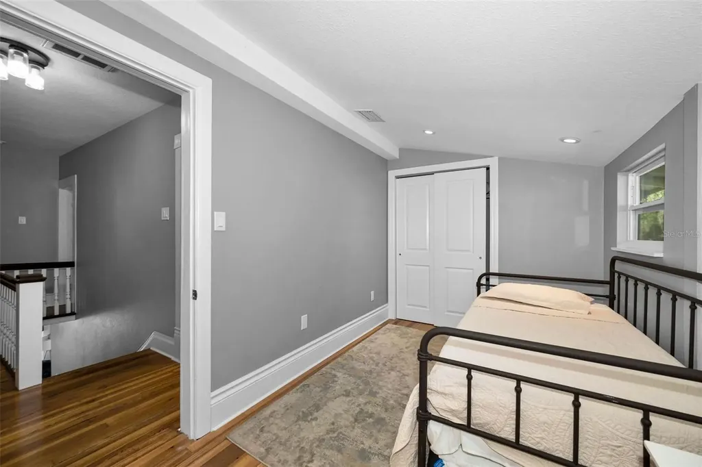 133 N Pinellas Avenue Tarpon Springs FL 34689