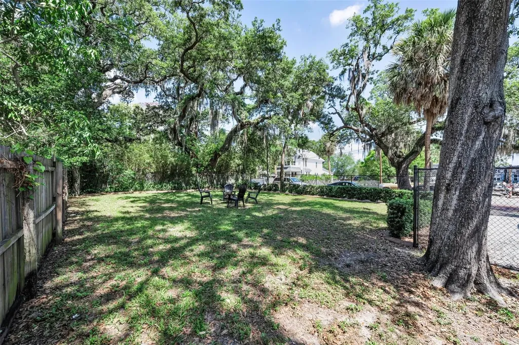 133 N Pinellas Avenue Tarpon Springs FL 34689