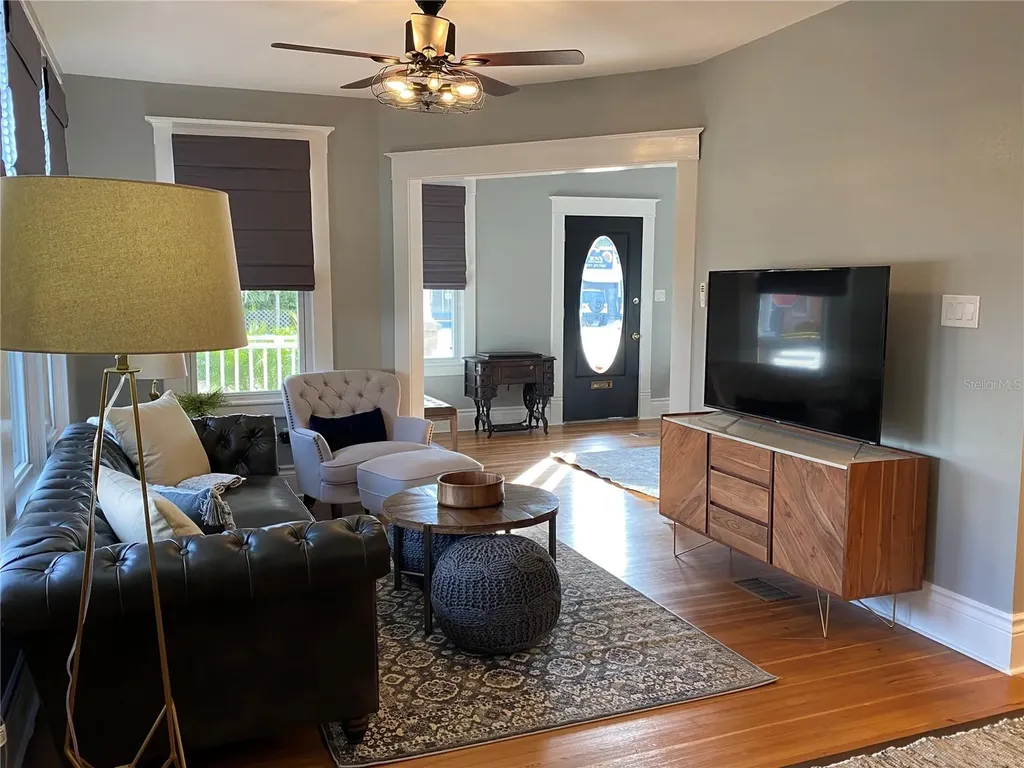 133 N Pinellas Avenue Tarpon Springs FL 34689
