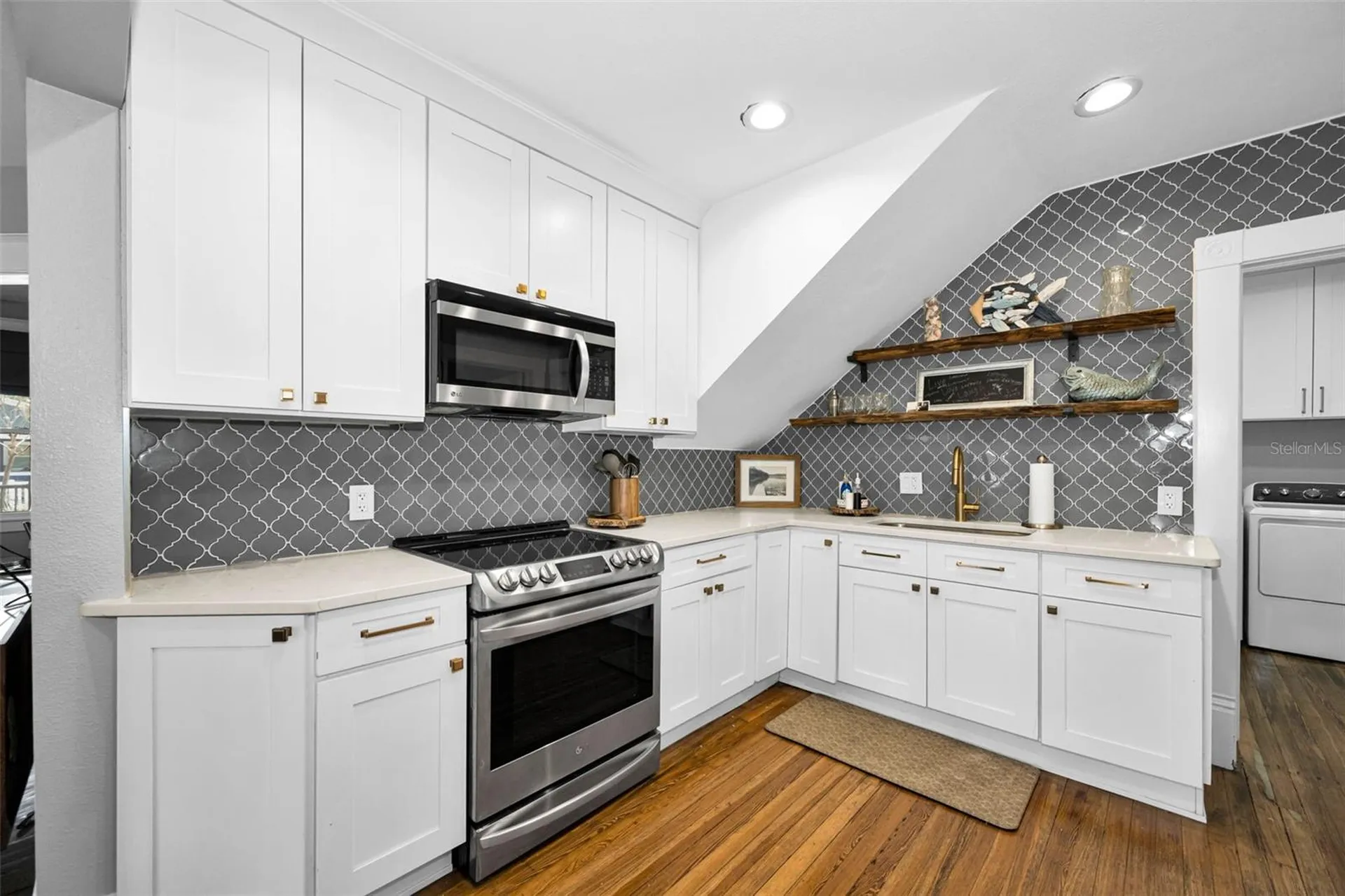133 N Pinellas Avenue Tarpon Springs FL 34689