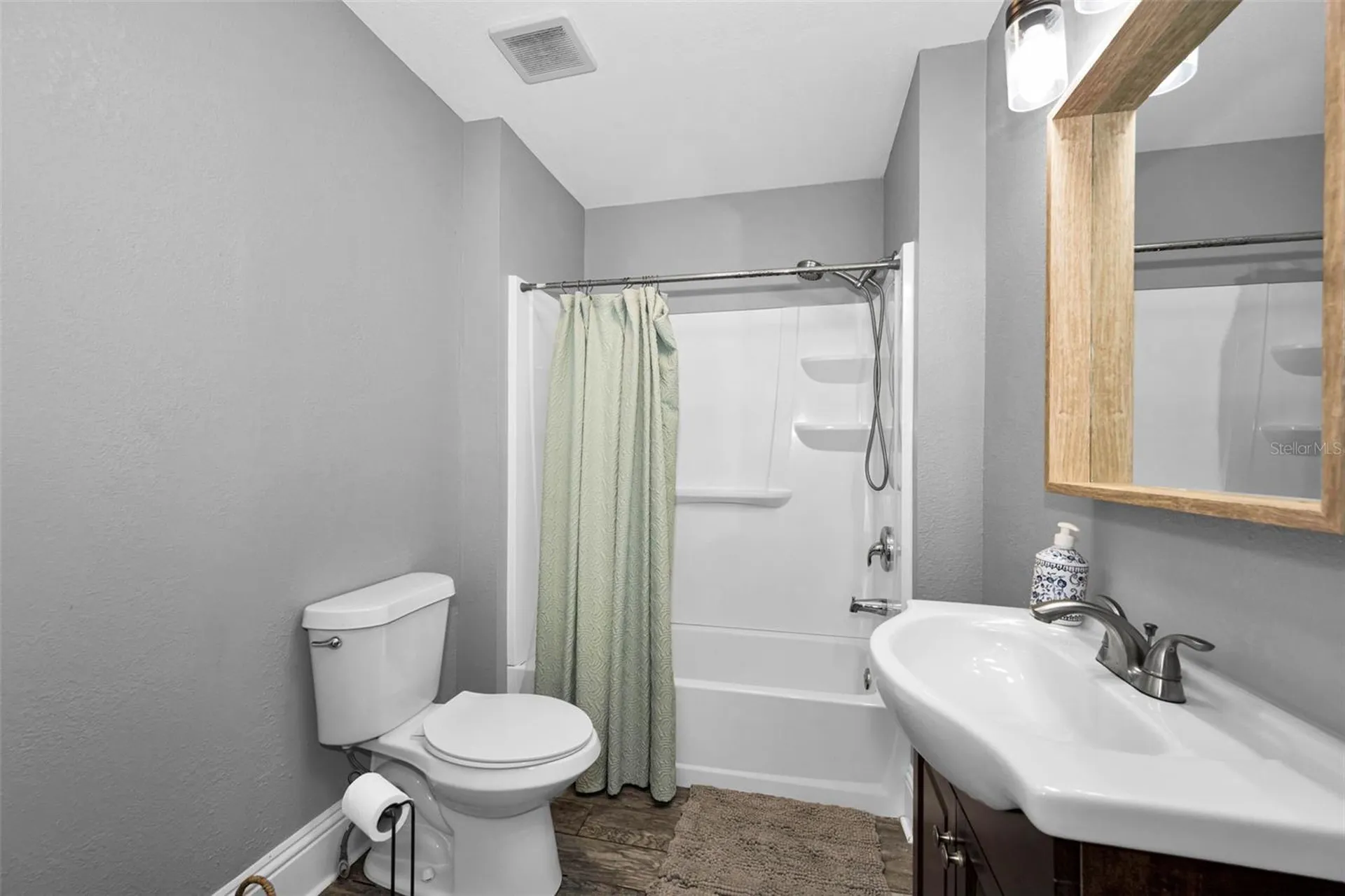 133 N Pinellas Avenue Tarpon Springs FL 34689