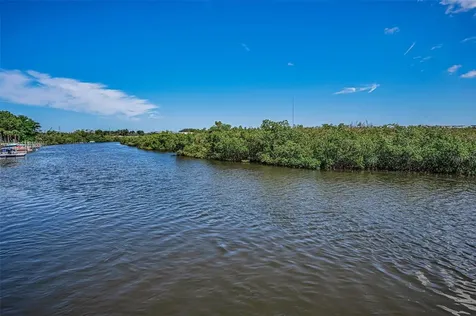 133 N Pinellas Avenue Tarpon Springs FL 34689
