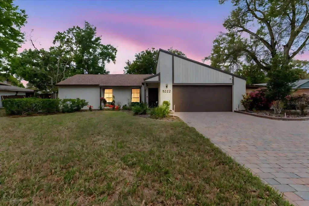 8222 La Serena Drive Tampa FL 33614