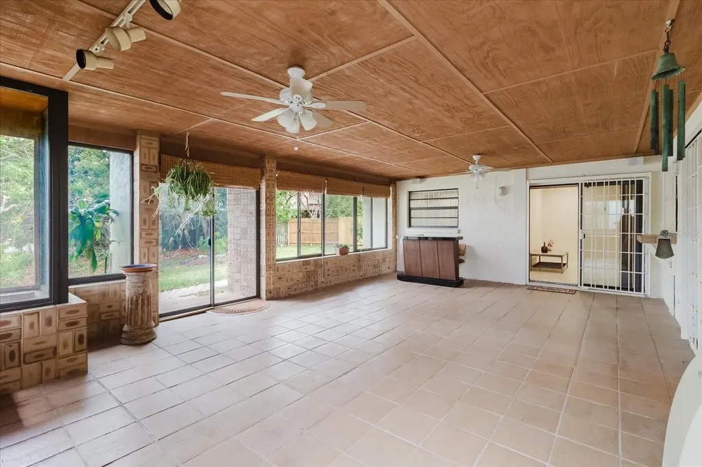 8222 La Serena Drive Tampa FL 33614