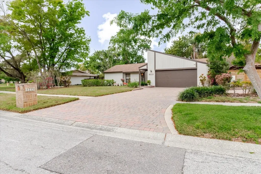 8222 La Serena Drive Tampa FL 33614