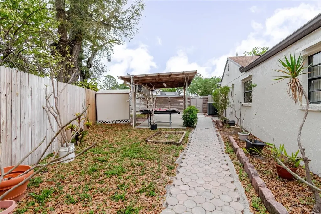 8222 La Serena Drive Tampa FL 33614