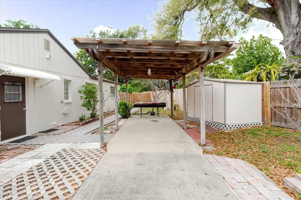 8222 La Serena Drive Tampa FL 33614