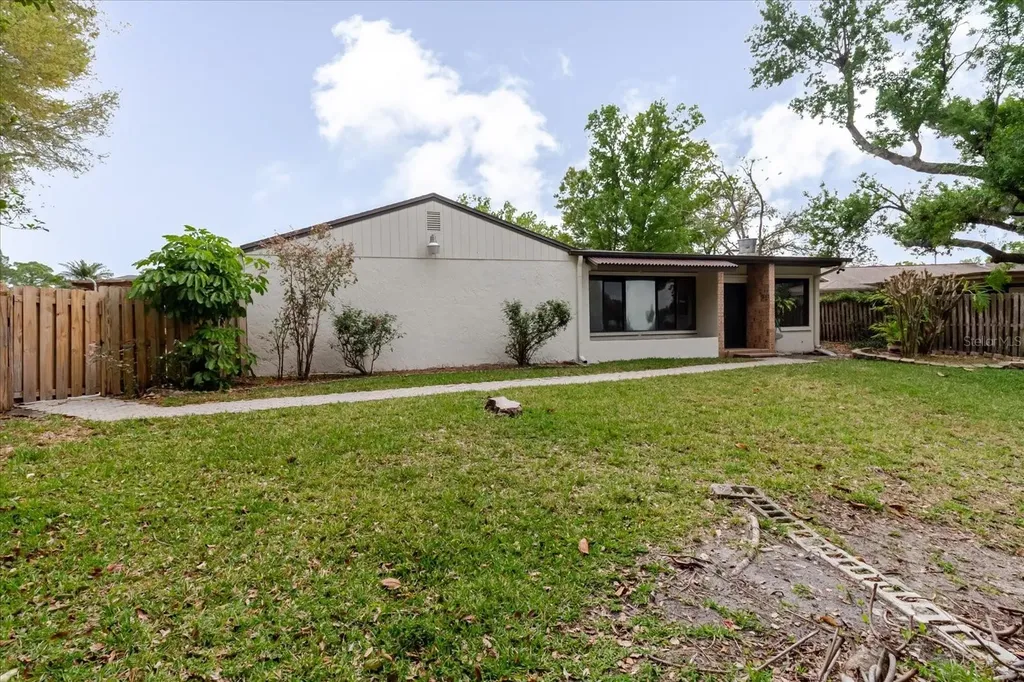 8222 La Serena Drive Tampa FL 33614