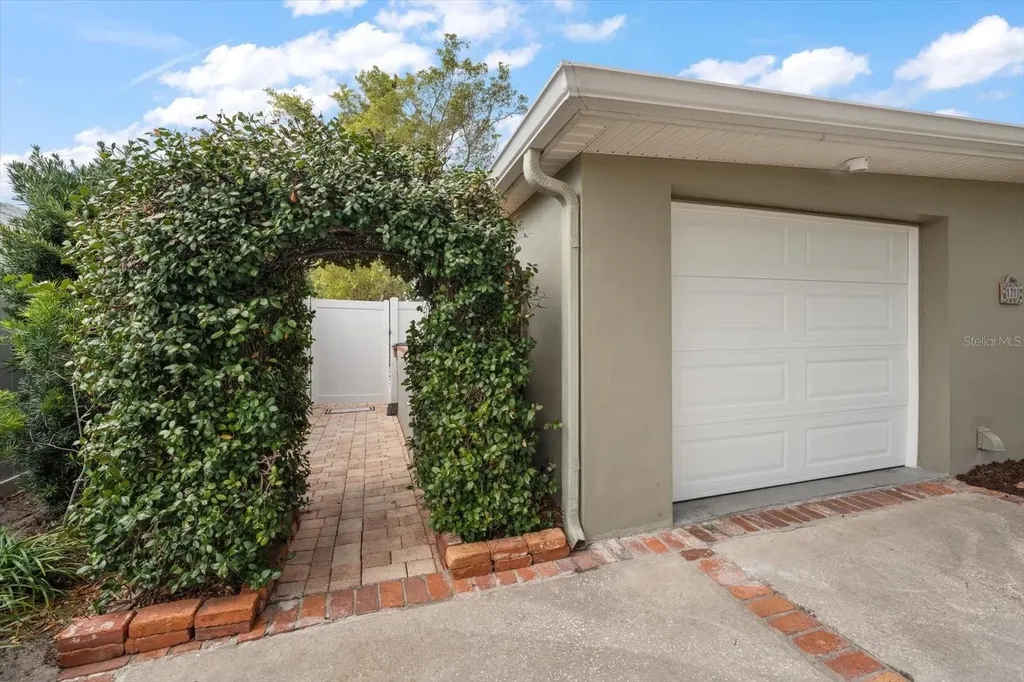 1718 Meredith Lane Belleair FL 33756