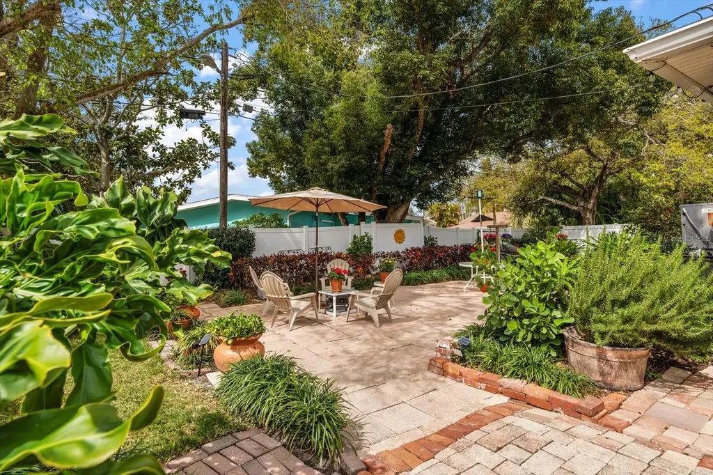 1718 Meredith Lane Belleair FL 33756