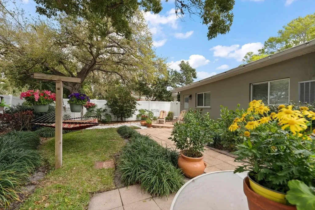1718 Meredith Lane Belleair FL 33756