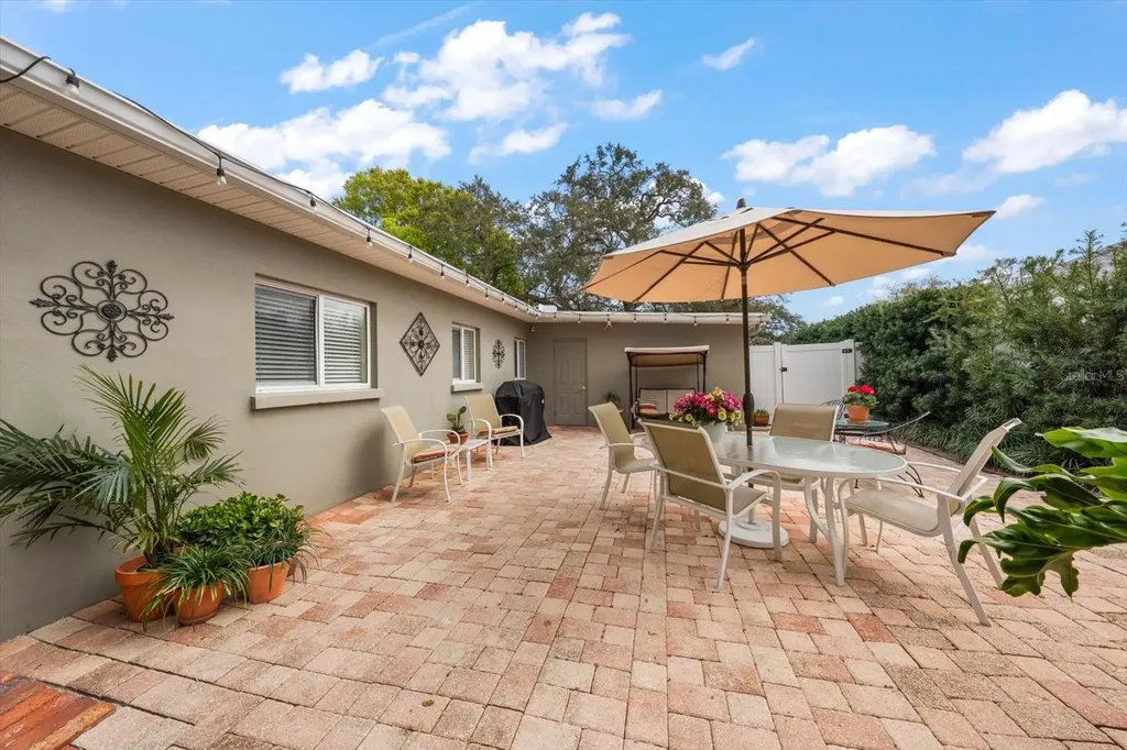 1718 Meredith Lane Belleair FL 33756