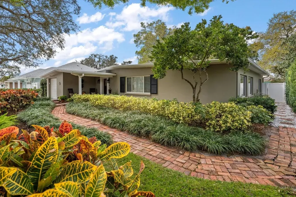 1718 Meredith Lane Belleair FL 33756